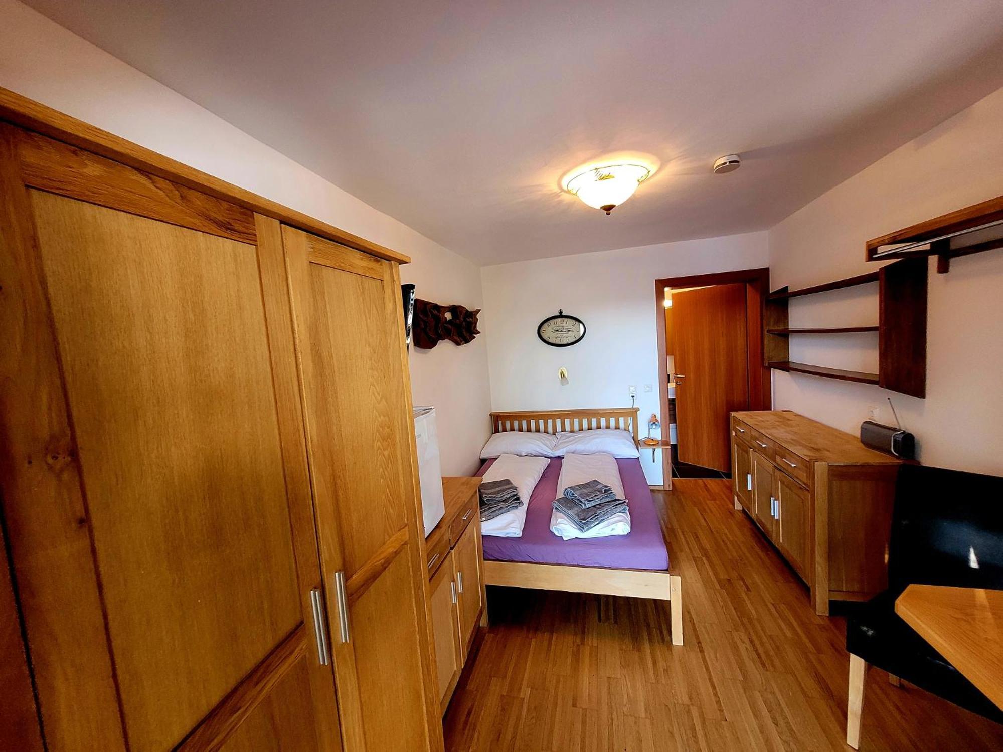 Bergheim Schmidt: Alpine Forest Huts on the Slopes Turracher Hoehe Room photo